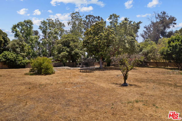 1511 Old Oak Road, Los Angeles CA: https://media.crmls.org/mediaz/6b8b50a2-765f-4346-9135-6dcfc4622b55.jpg