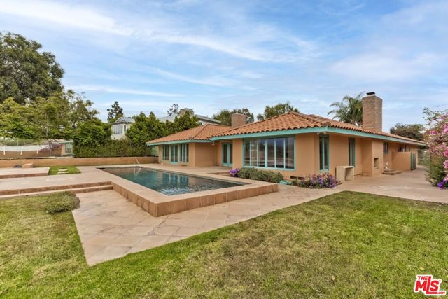 401 Alma Real Drive, Pacific Palisades CA: https://media.crmls.org/mediaz/6b8b73c4-d2cf-4ced-b740-0d1335ab1225.jpg