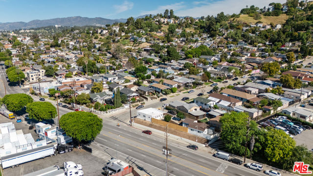 2900 Asbury Street, Los Angeles CA: https://media.crmls.org/mediaz/6b8c2cec-8b13-4159-aed2-7a192525a0e1.jpg