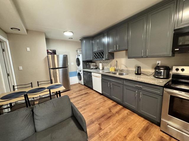 2604 Sierra Vista Court, San Jose CA: https://media.crmls.org/mediaz/6b8c3571-6bc5-4ff0-be41-d1702b233a46.jpg