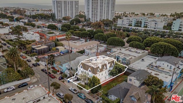 2622 2nd Street, Santa Monica CA: https://media.crmls.org/mediaz/6b8c41ad-96cf-4f15-bb10-f4ee63047e07.jpg