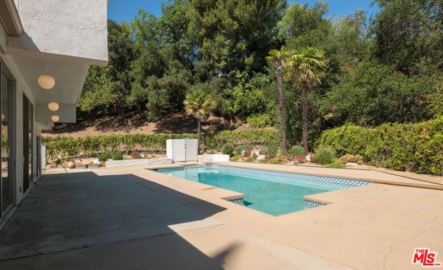 4207 Michelangelo Avenue, Woodland Hills CA: https://media.crmls.org/mediaz/6b8c54f0-dfbe-4799-962f-825d4a5482a4.jpg