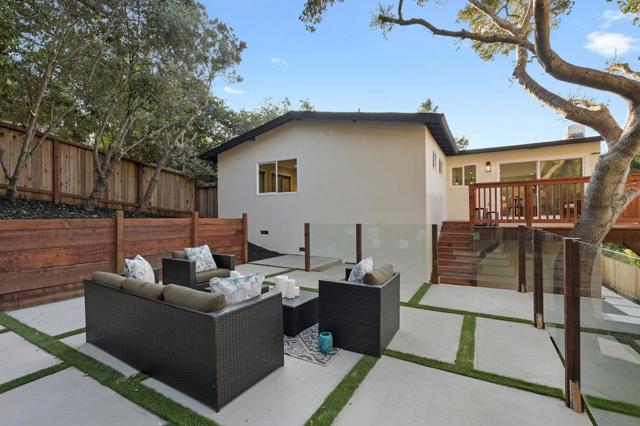 1560 Alturas Drive, Burlingame CA: https://media.crmls.org/mediaz/6b8c6c42-d6de-4807-bebd-05adc94b1098.jpg