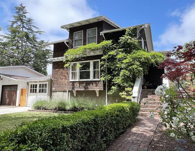 1812 Sanchez Avenue, Burlingame CA: https://media.crmls.org/mediaz/6b8d113e-0549-4e60-aebd-dd987d68de63.jpg