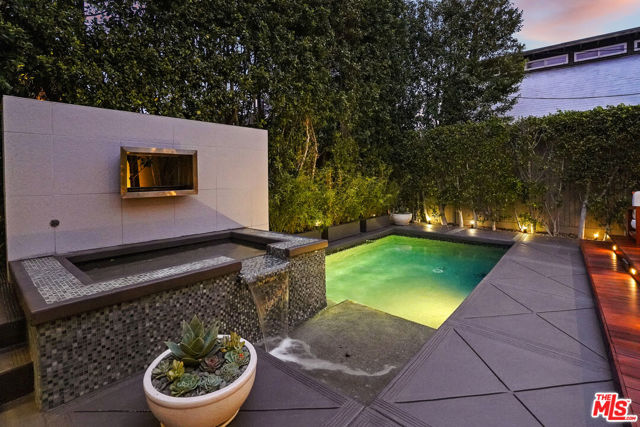 8735 Dorrington Avenue, West Hollywood CA: https://media.crmls.org/mediaz/6b8d38f5-4598-4162-9e72-67668778a7df.jpg