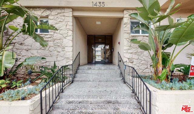 1435 N Fairfax Avenue, West Hollywood CA: https://media.crmls.org/mediaz/6b8dc6de-9f21-469e-9f93-aafd4d5f7b84.jpg
