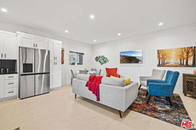 14916 Hesby Street, Sherman Oaks CA: https://media.crmls.org/mediaz/6b8def4b-bbe6-43be-a47e-80c80691b458.jpg