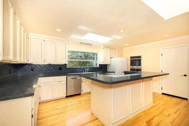 551 4th Street, Montara CA: https://media.crmls.org/mediaz/6b8df38d-8c3f-408d-b2f2-b57dd2f63e19.jpg