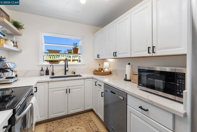 6625 Pioneer Ln, Dublin CA: https://media.crmls.org/mediaz/6b8e1670-2aca-47fe-bf63-aa5095f5840e.jpg