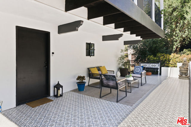 1923 Sunset Plaza Drive, Los Angeles CA: https://media.crmls.org/mediaz/6b8e3e8e-78d4-43ab-a9ac-caf797be772f.jpg
