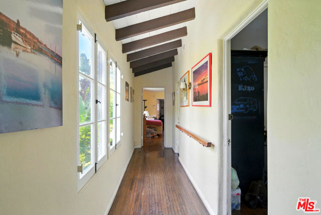 602 N Crescent Drive, Beverly Hills CA: https://media.crmls.org/mediaz/6b8ec836-ce55-4fed-8f15-dce1a3bf1e93.jpg