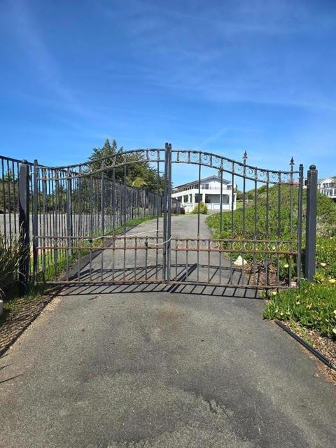 420 Sand Dollar Drive, La Selva Beach CA: https://media.crmls.org/mediaz/6b8f2665-f591-4e0b-bce9-07997abf307d.jpg