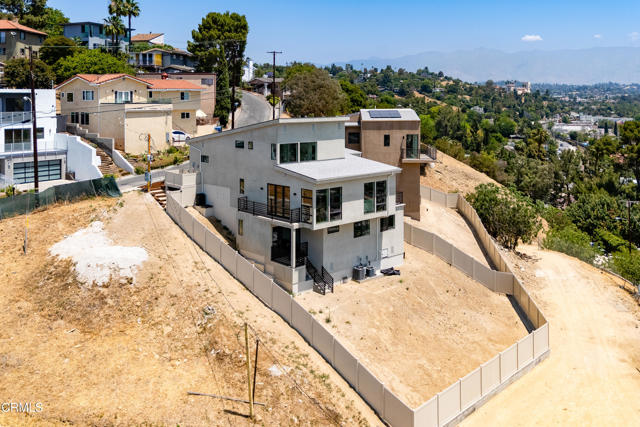3870 W Point Drive, Los Angeles CA: https://media.crmls.org/mediaz/6b8f80e5-2fd0-45bd-aab7-f47d638e65c6.jpg