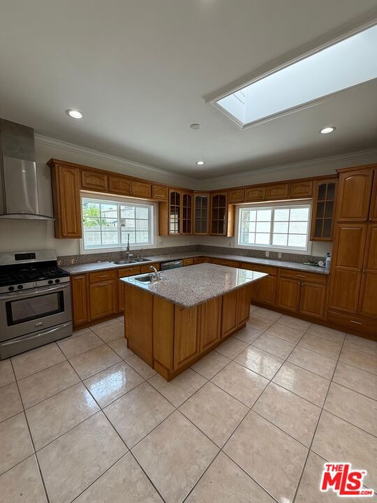 8446 Fenwick Street, Sunland CA: https://media.crmls.org/mediaz/6b90ce57-5a6d-4372-9897-2ef6aca08a72.jpg
