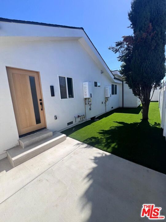 7669 Beeman Avenue, North Hollywood CA: https://media.crmls.org/mediaz/6b90e999-4d9a-4300-a633-81b71350b877.jpg