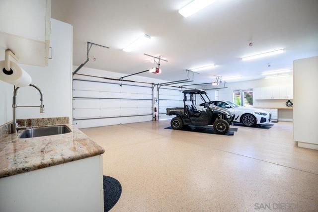 2860 Via Rancheros Way, Fallbrook CA: https://media.crmls.org/mediaz/6b911f53-db93-4594-88de-ff5e34962225.jpg