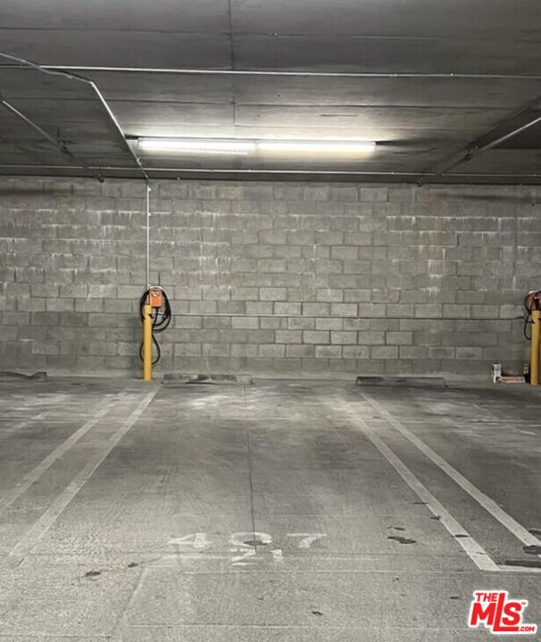 1401 S St Andrews Place, Los Angeles CA: https://media.crmls.org/mediaz/6b924767-b3ed-4b52-9bce-343f95382c9c.jpg