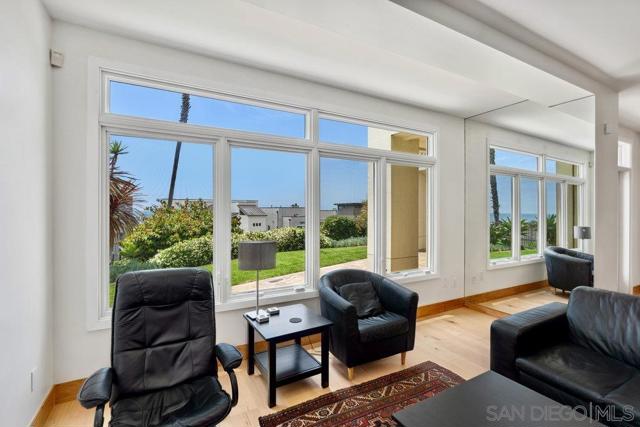 5420 La jolla Blvd., La Jolla CA: https://media.crmls.org/mediaz/6b9250b2-c245-4917-96e7-0c5253ddbf59.jpg