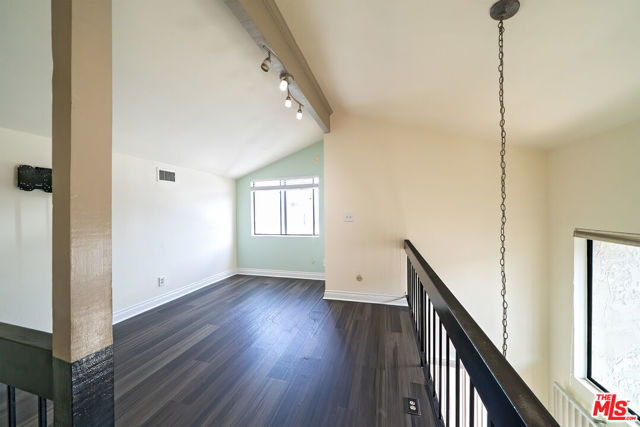 18433 Hatteras Street, Tarzana CA: https://media.crmls.org/mediaz/6b928224-75af-476f-ae0a-9d58d4ec13e0.jpg