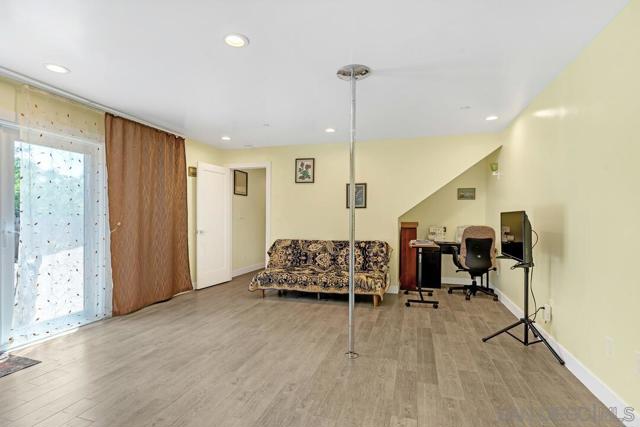 1003 Hayes Ave, San Diego CA: https://media.crmls.org/mediaz/6b92e4ef-d2fd-4b1e-82ab-05e528fc73bb.jpg