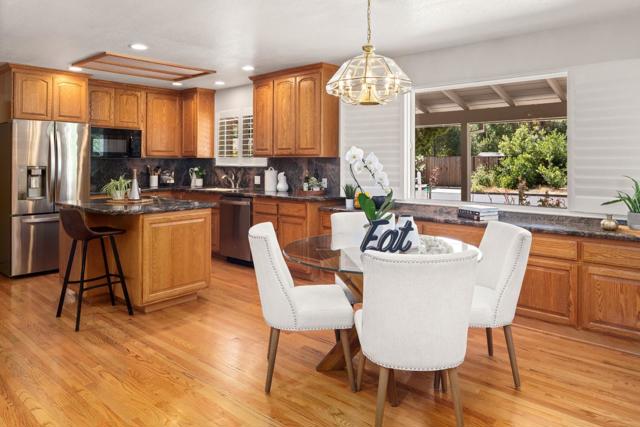 880 Moana Court, Palo Alto CA: https://media.crmls.org/mediaz/6b9307f8-ace0-45c2-9ef5-d3784646a3d3.jpg
