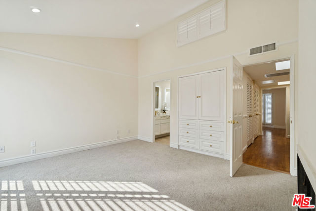 880 Hilldale Avenue, West Hollywood CA: https://media.crmls.org/mediaz/6b935082-8413-4789-a7c3-5056a1ad274d.jpg