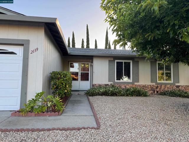 2139 Chestnut Dr, Pittsburg CA: https://media.crmls.org/mediaz/6b936e38-c8a3-4ffe-ae61-6fef19f3c246.jpg