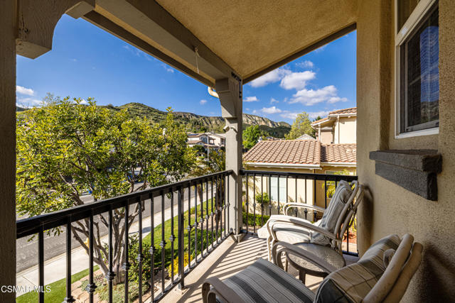 4024 Eagle Flight Drive, Simi Valley CA: https://media.crmls.org/mediaz/6b9394f0-9ecf-4065-a4af-f0748a70ff3c.jpg