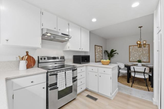 10969 Northshore Square, Cupertino CA: https://media.crmls.org/mediaz/6b93cec2-69fc-4849-9d89-f1fb07a4882b.jpg