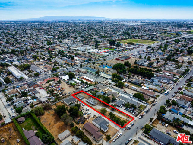 2028 E 126th Street, Compton CA: https://media.crmls.org/mediaz/6b93dbe8-7ab6-4bf0-9b89-0feb2770ff2d.jpg