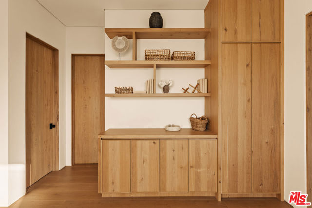 11556 Blix Street, Valley Village CA: https://media.crmls.org/mediaz/6b93ee3a-540b-4060-ae11-c92b51f491ba.jpg