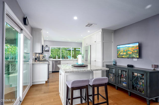1841 Fallview Road, Westlake Village CA: https://media.crmls.org/mediaz/6b93f21b-cdf3-4694-8c75-134dda0da74f.jpg