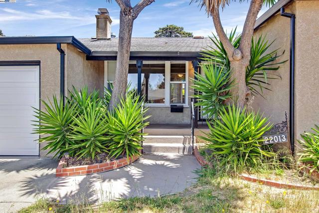 22013 Queen St, Castro Valley CA: https://media.crmls.org/mediaz/6b9457c2-e836-44bf-a338-af57119b1919.jpg