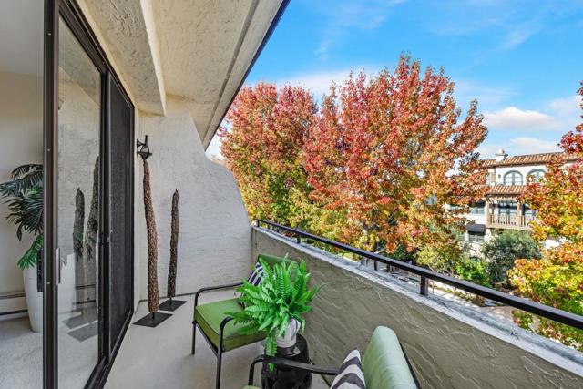 1515 Floribunda Avenue, Burlingame CA: https://media.crmls.org/mediaz/6b946a1a-40e6-4912-b627-d2c73ef6eb03.jpg