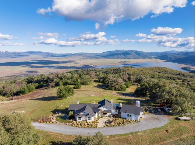 31071 Panorama Trail, Santa Ysabel CA: https://media.crmls.org/mediaz/6b952eeb-455b-4511-8f6f-d1a0c5ab0dc6.jpg