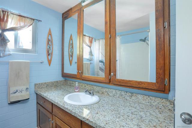757 Anns Way, Vista CA: https://media.crmls.org/mediaz/6b953cde-819f-4b69-8128-ead559d51a31.jpg