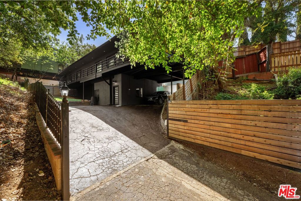 2351 N Mariscal Lane