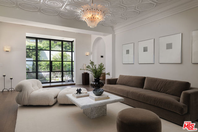 7100 La Presa Drive, Los Angeles CA: https://media.crmls.org/mediaz/6b970766-c8f1-4424-af28-34006976406b.jpg