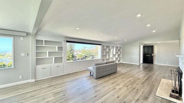 Detail Gallery Image 13 of 74 For 6611 Avenida De Las Pescas, La Jolla,  CA 92037 - 4 Beds | 3 Baths