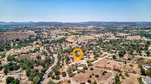 18434 Ramona View Drive, Ramona CA: https://media.crmls.org/mediaz/6b982e84-419a-4ba4-82de-a196b805350a.jpg