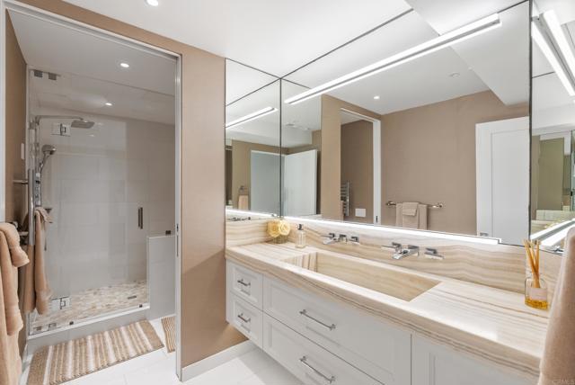 336 Gravilla St, La Jolla CA: https://media.crmls.org/mediaz/6b992d8d-bbd1-4314-8728-30821363b297.jpg