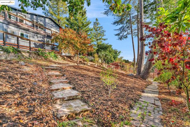 6141 Merriewood Dr, Oakland CA: https://media.crmls.org/mediaz/6b994062-f0bd-4b12-9047-dbe13808c5ac.jpg