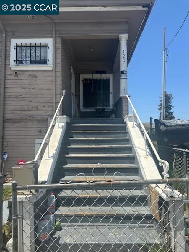 1201 41st Ave, Oakland CA: https://media.crmls.org/mediaz/6b998d84-4b30-4a1d-a8e7-37ebff5ac836.jpg