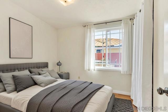 3031 Larkin Pl, San Diego CA: https://media.crmls.org/mediaz/6b99eea1-922a-4802-a38b-170a00319c01.jpg