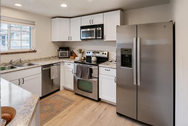 Detail Gallery Image 13 of 37 For 1259 Sundown, Escondido,  CA 92026 - 2 Beds | 2 Baths