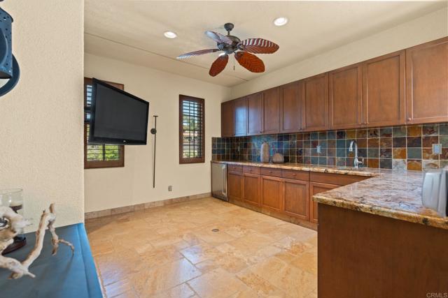 6937 CORTE LANGOSTA, Carlsbad CA: https://media.crmls.org/mediaz/6b9a4c14-5896-463e-88f1-ae7df03b34e4.jpg