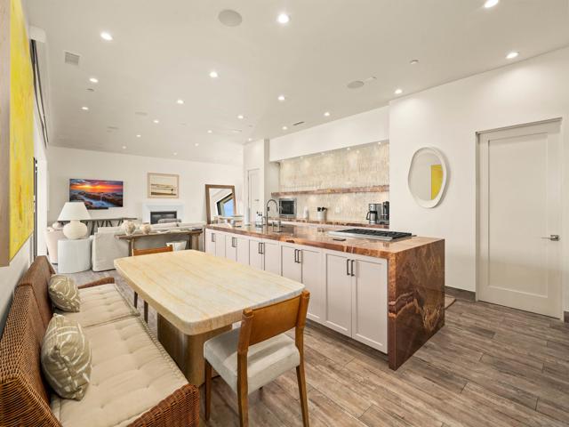 8477 El Paseo Grande, La Jolla CA: https://media.crmls.org/mediaz/6b9a58d3-26a0-4e87-9548-d958b5a4e8ad.jpg