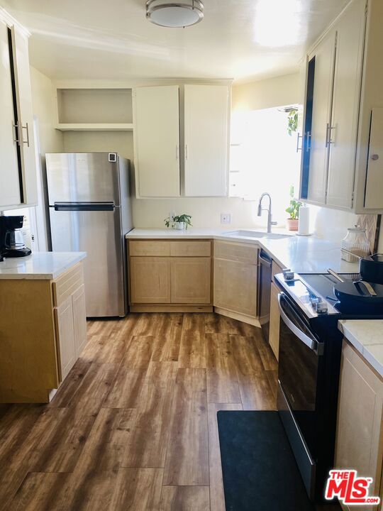 9116 S 5th Avenue, Inglewood CA: https://media.crmls.org/mediaz/6b9aa099-8672-441b-be0a-bf352b6005aa.jpg