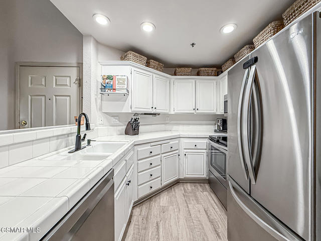 bLiving Dining and Kitchen8