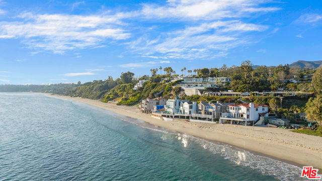 27336 Pacific Coast Highway, Malibu CA: https://media.crmls.org/mediaz/6b9ac59f-dbe2-4a32-a91e-3fb52e7d01ba.jpg